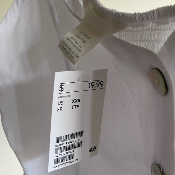 NWT H&M White Ruffle Sleeve Blouse - Picture 2 of 3
